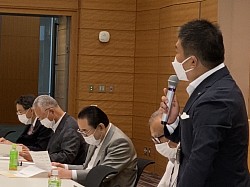 議員連盟総会での説明